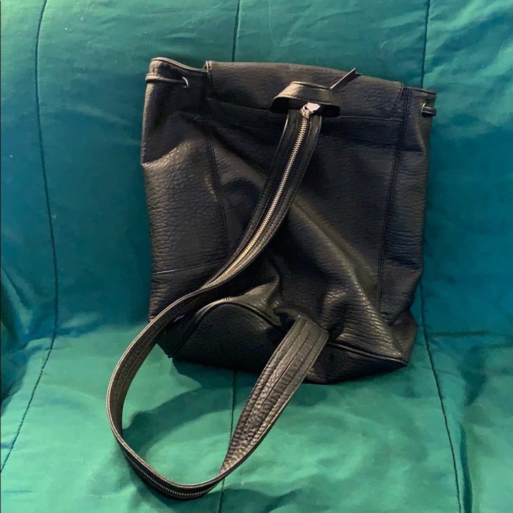 Drawstring flap top backpack - Picture 2 of 3